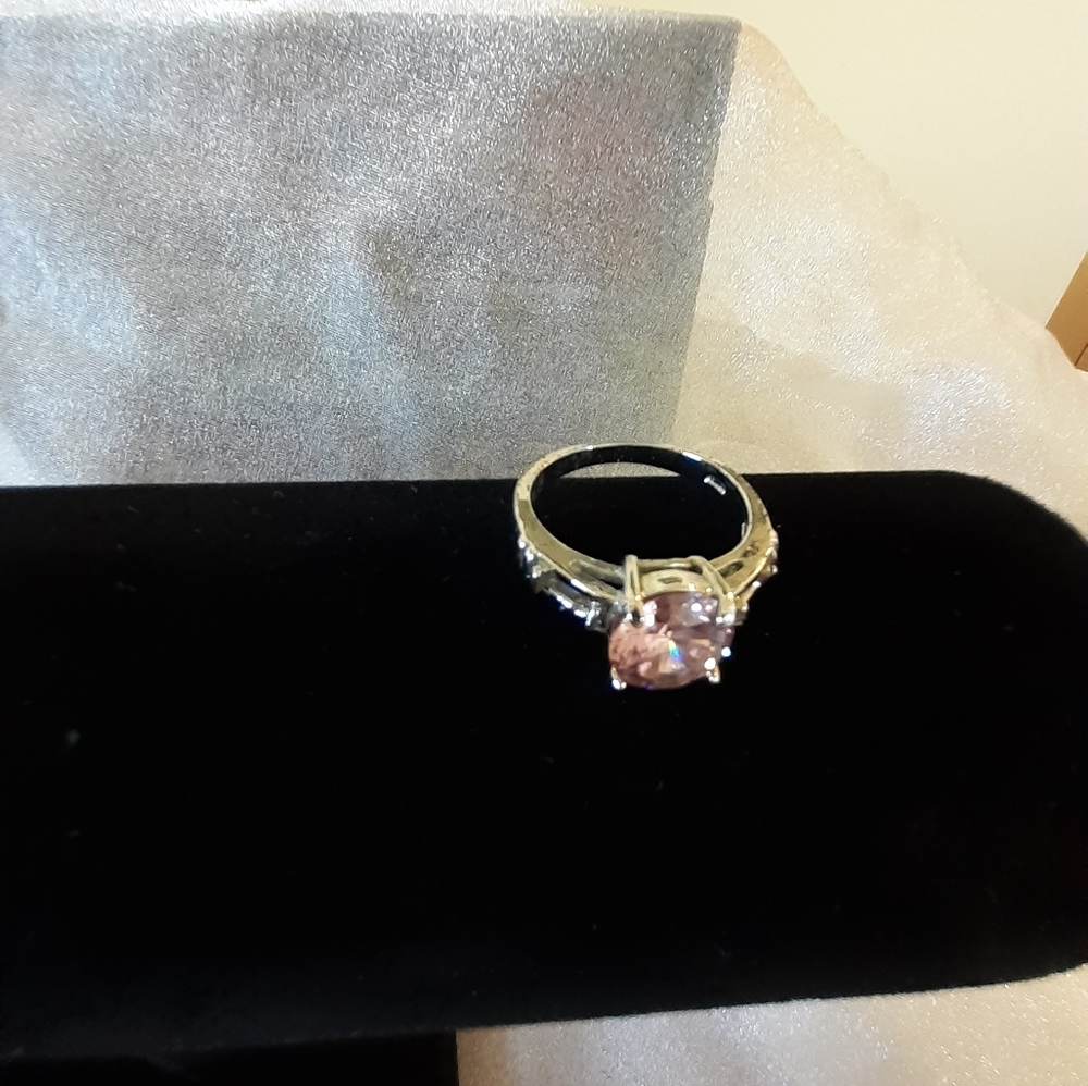 Silver Tone Ring with Pink Rhinestone in a Size 6 3/4 - Picture 4 of 14